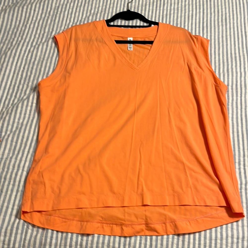 Athleta high low hem sleeveless shirt